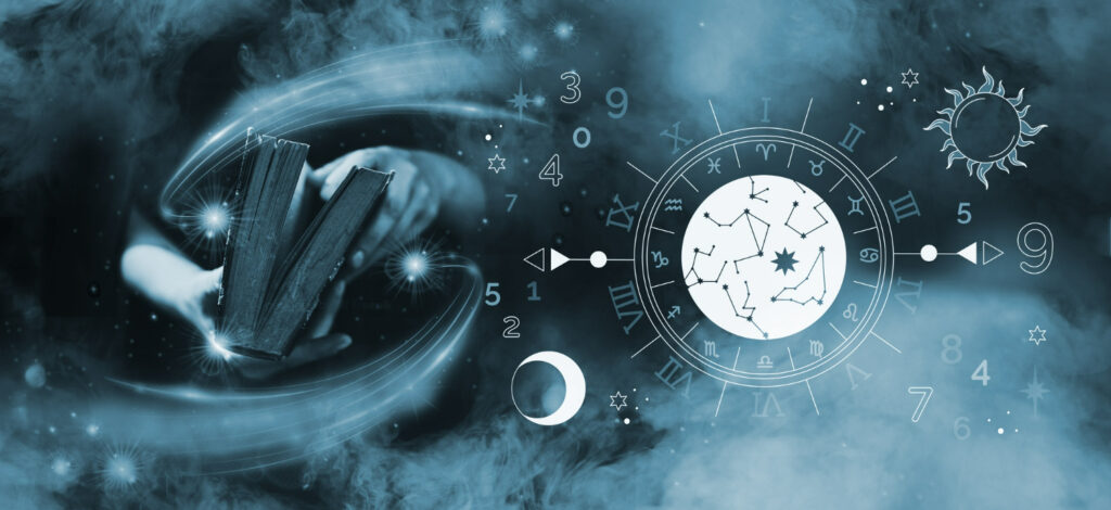 Imagem ilustrando o conteúdo sobre os pleiadianos mostrando um mapa de astrologia e mãos segurando um livro.